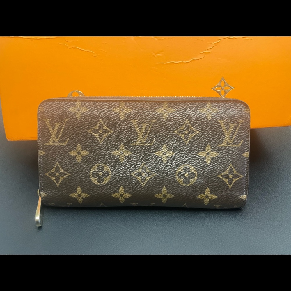 Louis Vuitton Zippy Wallet SOLD